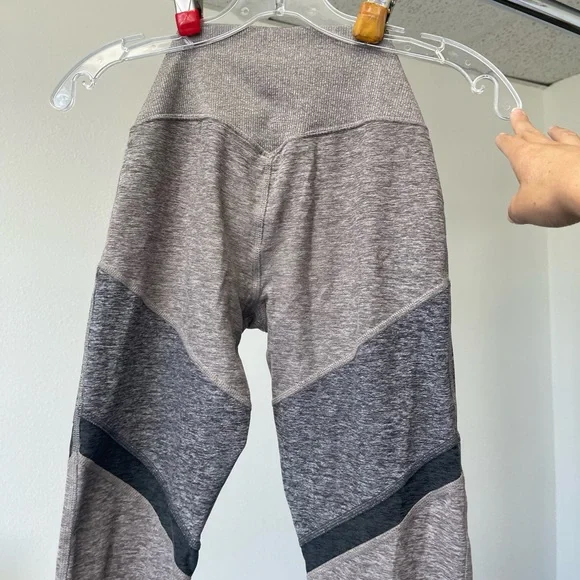 ALO GREY MULTI COLORED LEGGINGS Sz XS - Picture 4 of 6